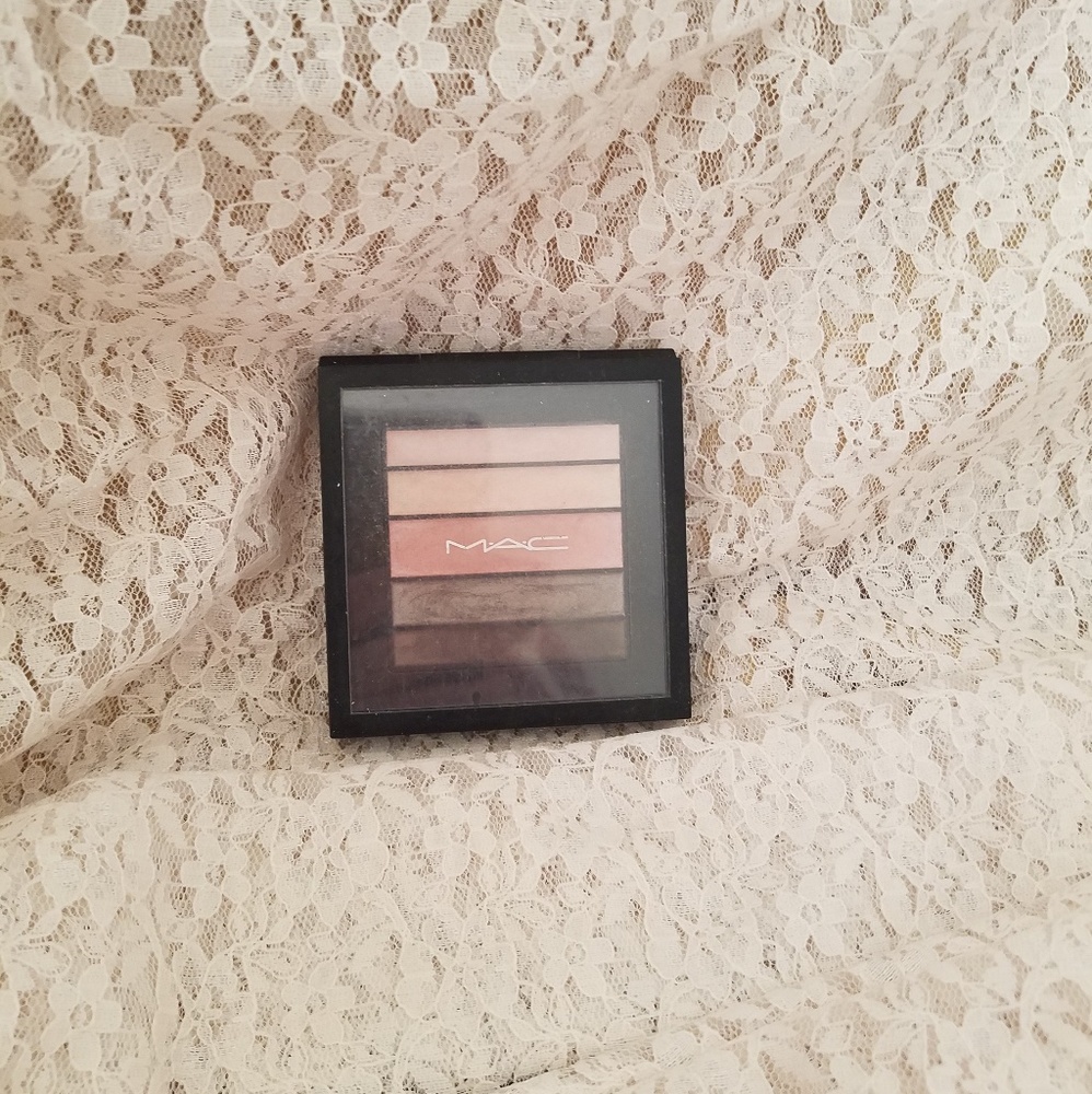 MAC PEACHLUXE EYESHADOW PALETTE